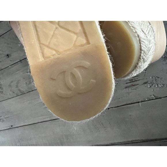 CHANEL Beige and Black Espadrilles - Picture 4 of 11
